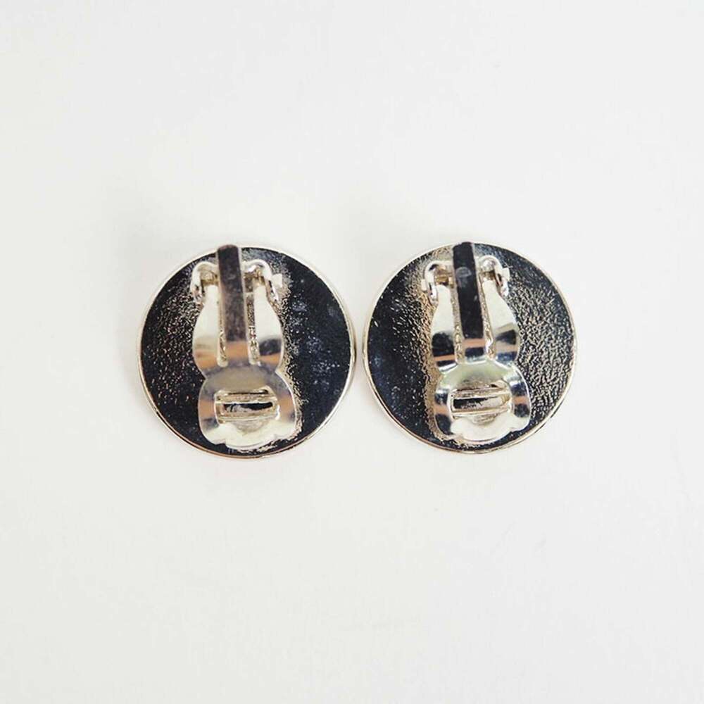 CHANEL Authentic White Earrings - Picture 3 of 6